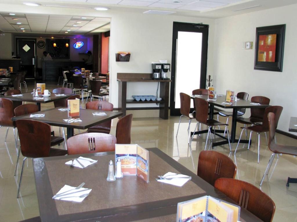 Hotel Alameda Express Matamoros  Luaran gambar